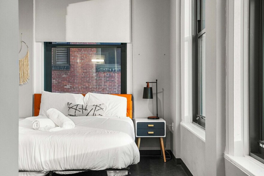 Building Photo - 209 9th St