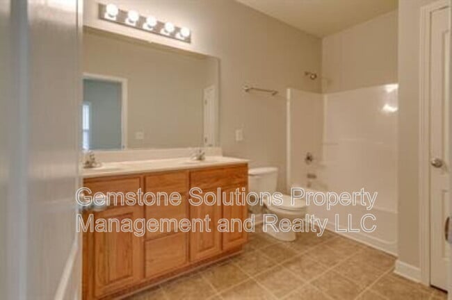Building Photo - 6017 Chickadee Cir