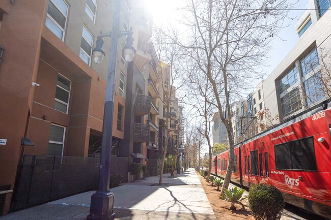 Building Photo - Spacious 2-Bedroom Condo in the Heart of East Village!