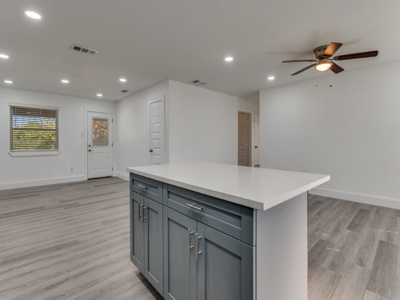 Building Photo - 715 Botany Bay Dr