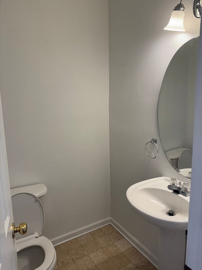 Building Photo - Wonderful 4 bedroom Home in Orchard Farms