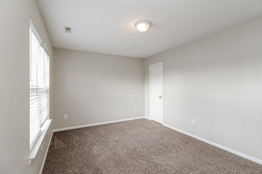 Building Photo - 7031 Coble Ave