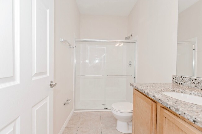 Building Photo - LEASING INCENTIVE!!!!!Gorgeous 3 Bed Townh...