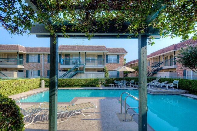 Building Photo - 845 Augusta Dr