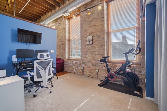 Building Photo - 417 S Jefferson St