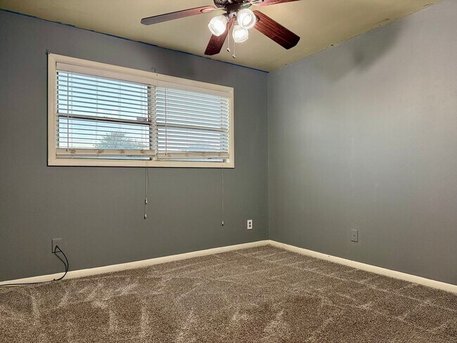 Building Photo - For Rent