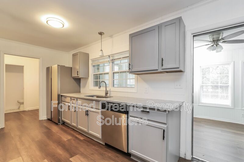 Building Photo - 5805 Highlawn Dr