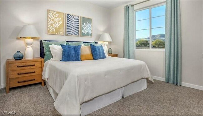 Building Photo - 8683 Luxuriant Ave