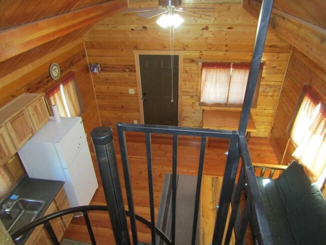 Building Photo - 517 MT-200