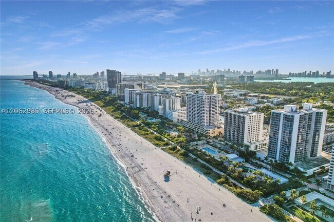 Building Photo - 2555 Collins Ave