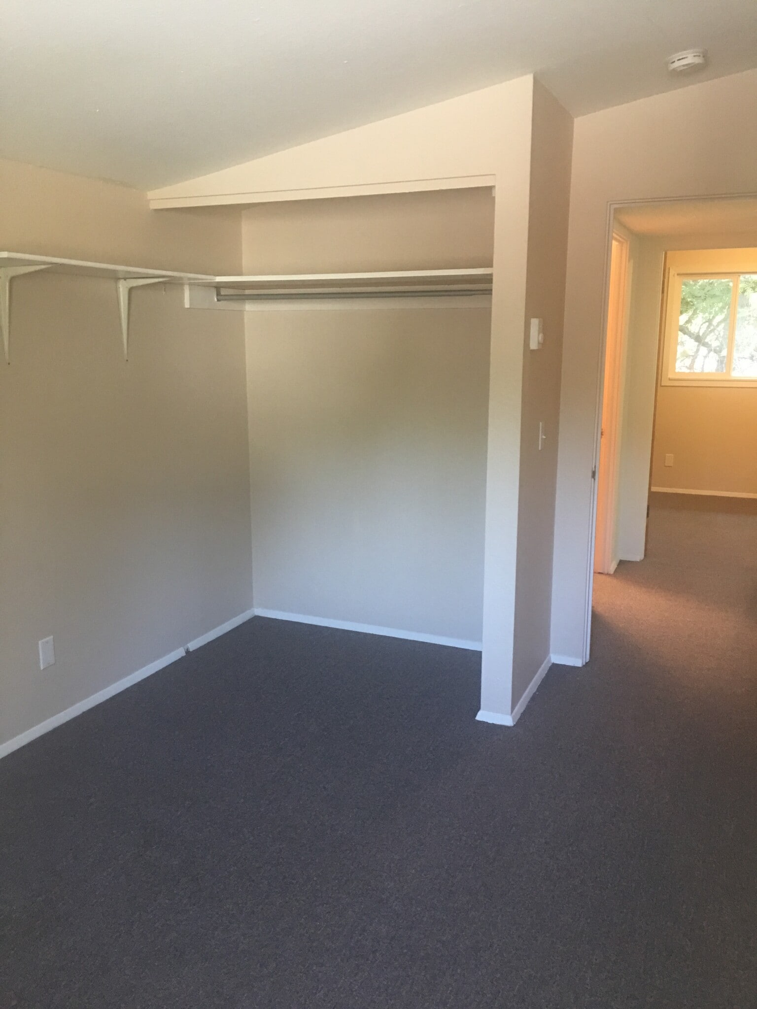 Building Photo - 1165 NE Harvey Rd