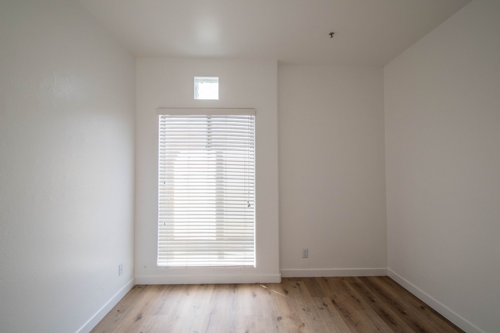 Building Photo - 425 N Alvarado St