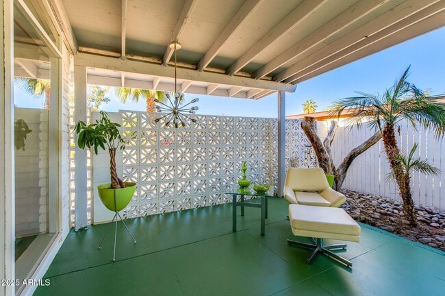 Building Photo - 421 N Evergreen St