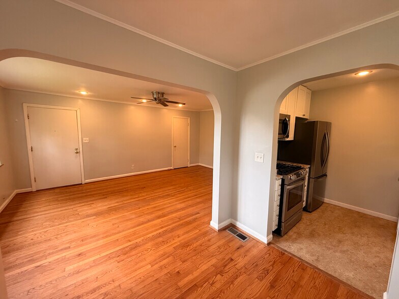 Building Photo - 6603 Bantry Ave