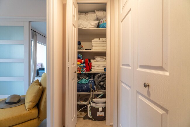 Building Photo - 3200 N Palm Aire Dr