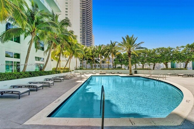 Building Photo - 1900 N Bayshore Dr