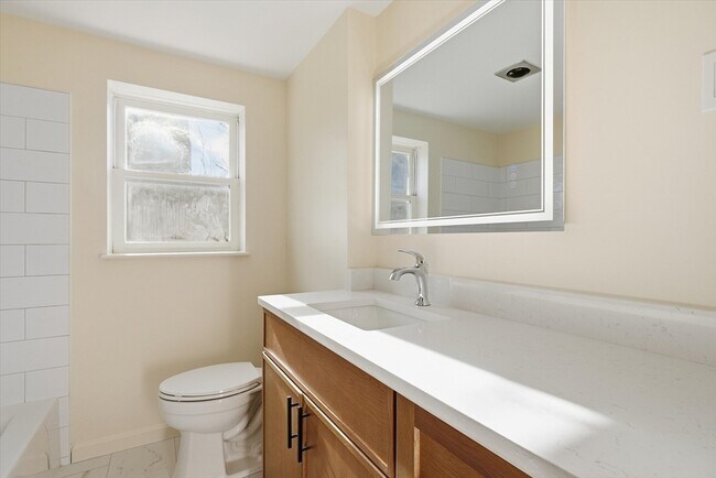 Building Photo - 237 Main St