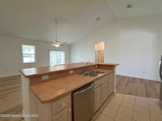 Building Photo - 616 Manatee Bay Dr