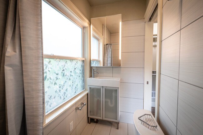 Building Photo - 49SW1105