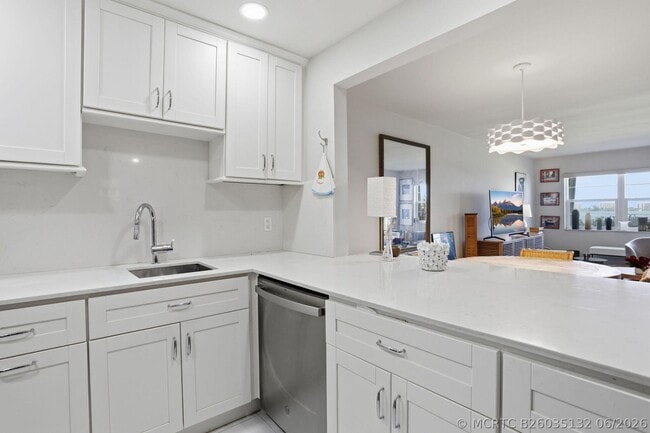 Building Photo - 1516 S Lakeside Dr