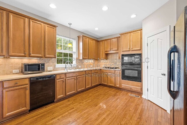 Building Photo - 10613 Bere Island Dr