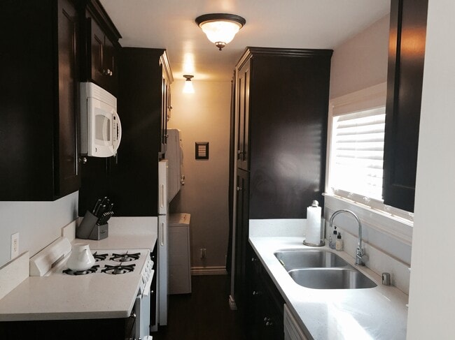 Building Photo - 9060 Carson St