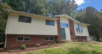 Building Photo - 8634 Cromwell Dr