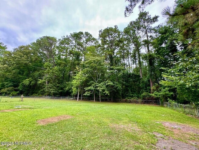 Building Photo - 3802 Brandywine Dr