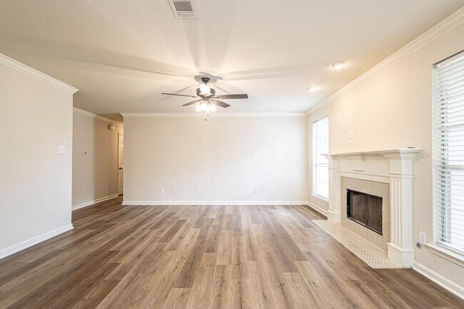 Building Photo - 23 Pamela Ln