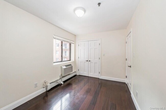 Building Photo - 141-16 84th Dr