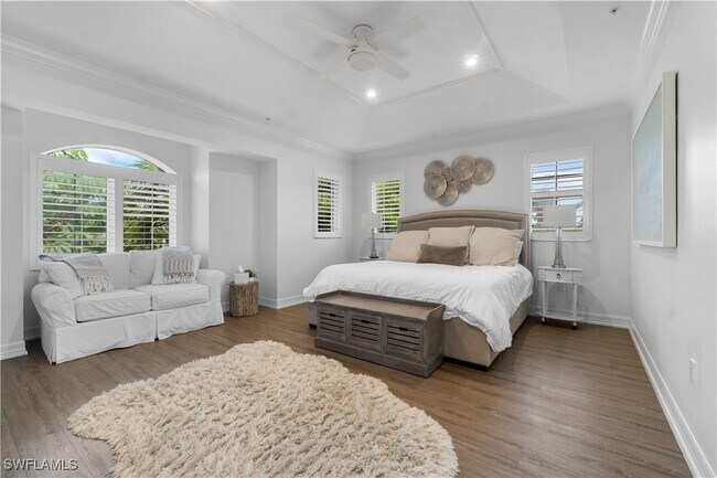 Building Photo - 991 8th St S