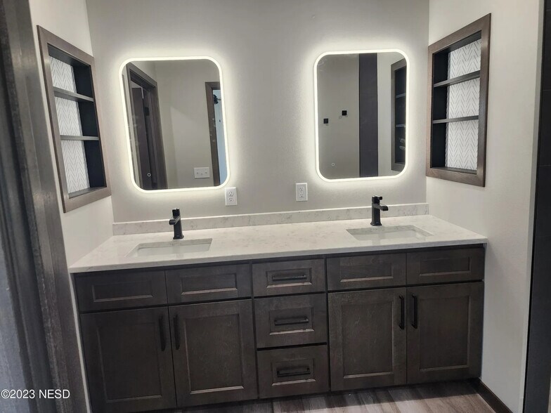 Master Vanity - 1821 3rd St NW