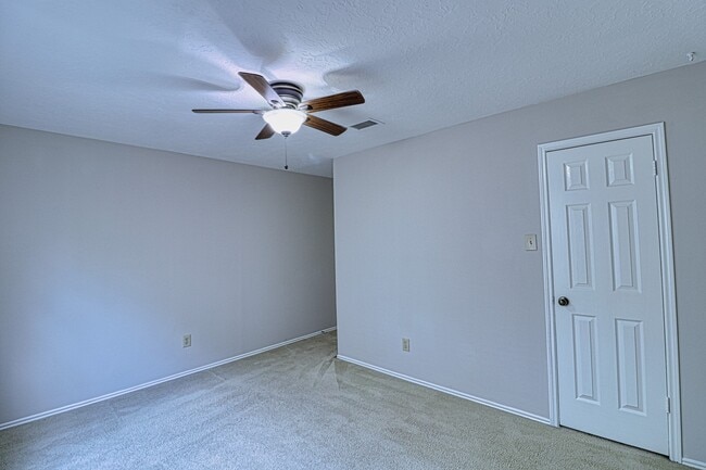 Building Photo - 427 Birch Hill Dr