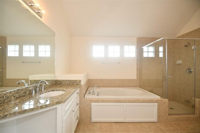Building Photo - 11607 Main Ash Dr