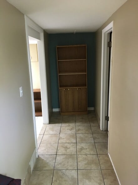Entry - 299 N 100 E