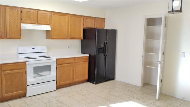 Building Photo - 44 Holly Dr