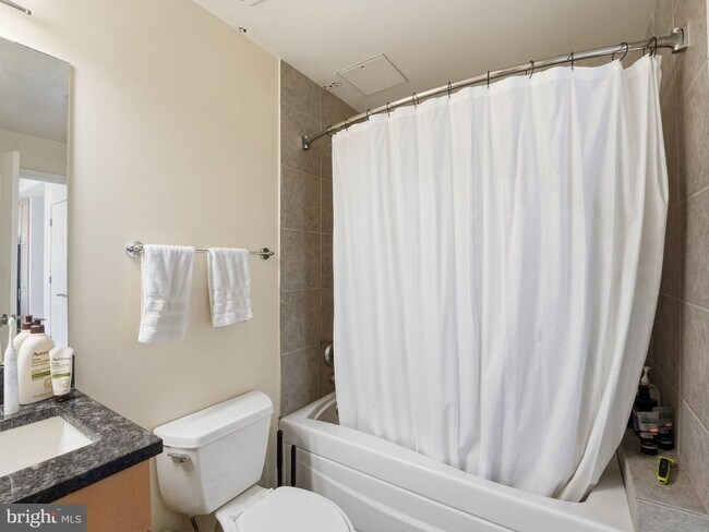 Building Photo - 820 N Pollard St