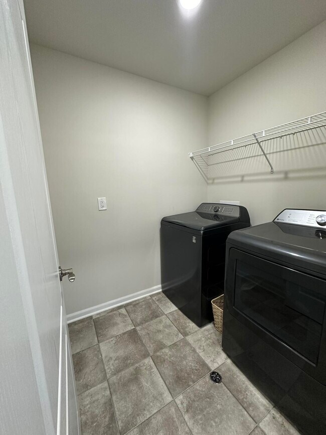 Building Photo - 670 Peppermint Dr