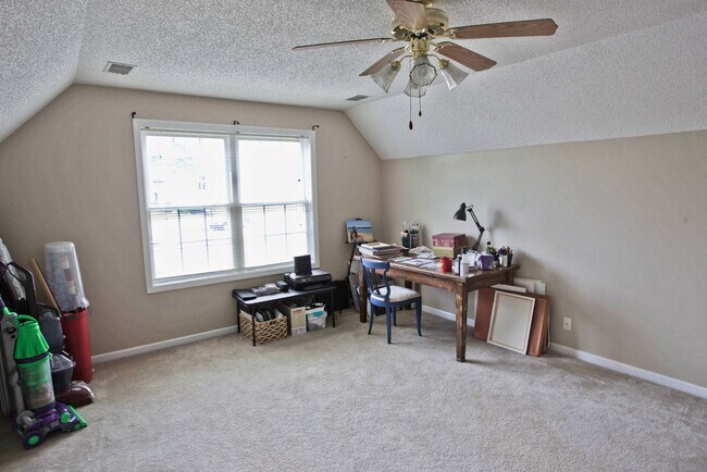 Building Photo - 2627 Holly Rock Dr