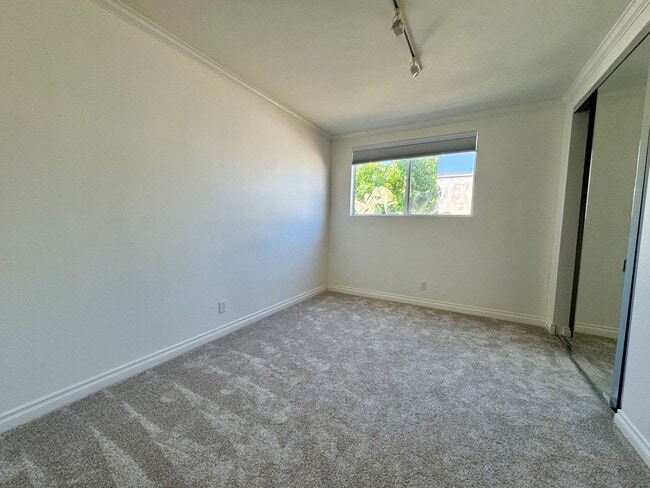 Building Photo - Modern Elegance in Prime Santa Monica