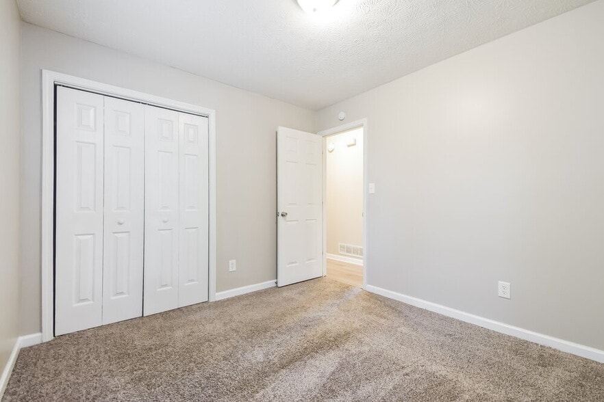 Building Photo - 217 Landing Dr