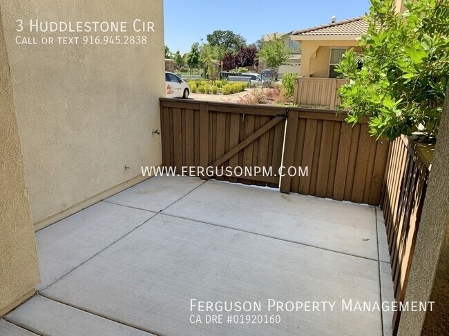 Building Photo - 3 Huddlestone Cir