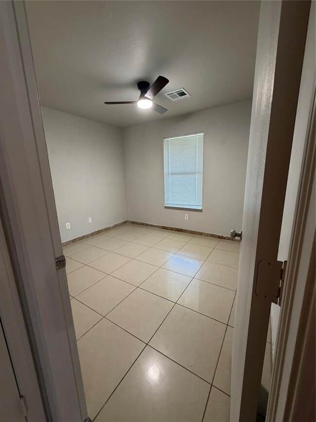 Building Photo - 2704 Fennel Rd