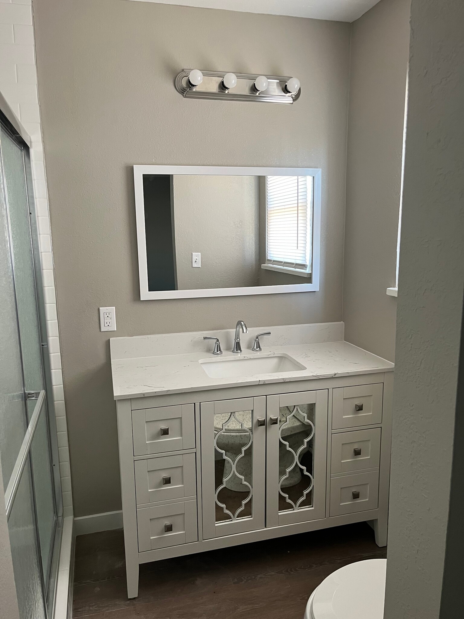 Master Bath - 301 Austin St