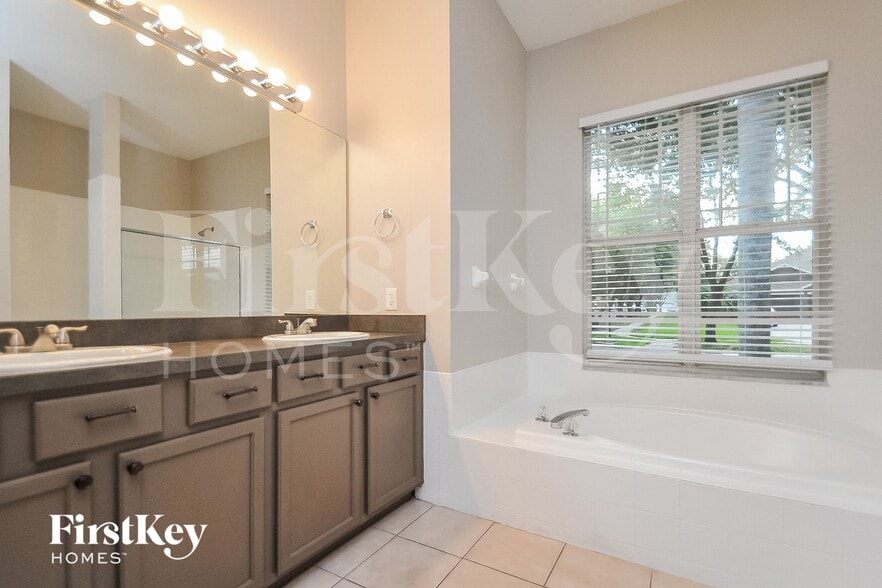 Building Photo - 1102 Lumsden Trace Cir