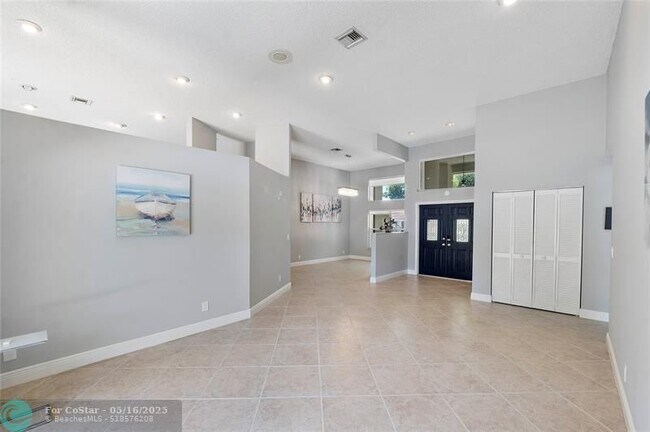 Building Photo - 10434 NW 6th Ct