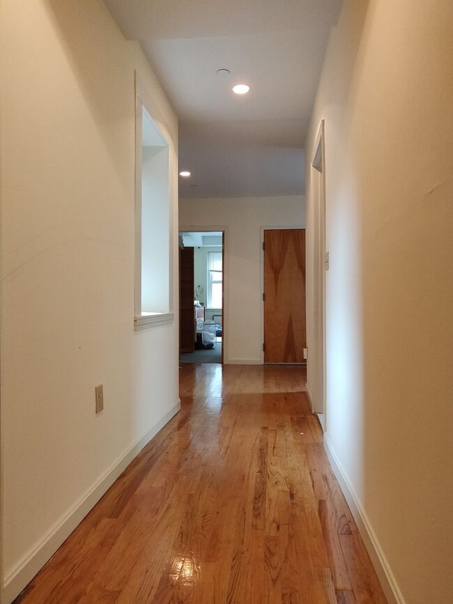 Building Photo - Coolidge Corner Area. In-Unit Washer and D...