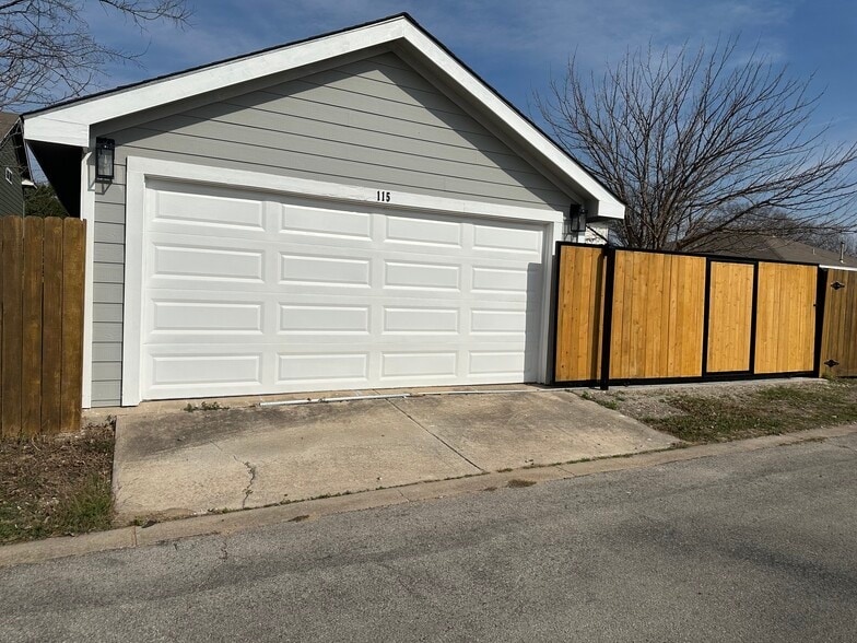 Building Photo - 115 Mist Flower Dr