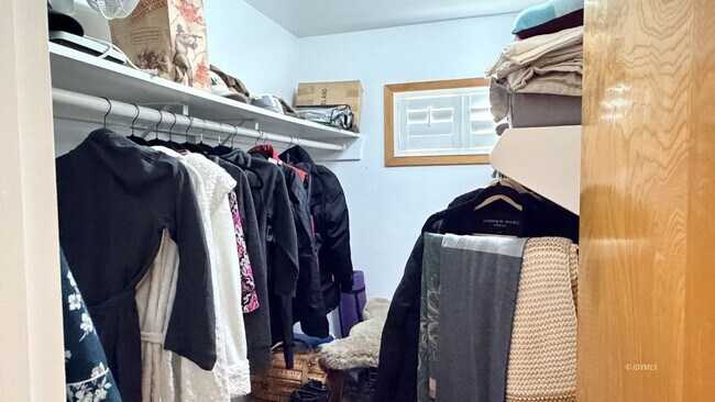 Building Photo - Large Home with Views