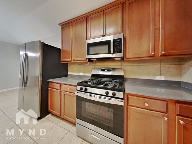 Building Photo - 7014 Crescent Moon Dr